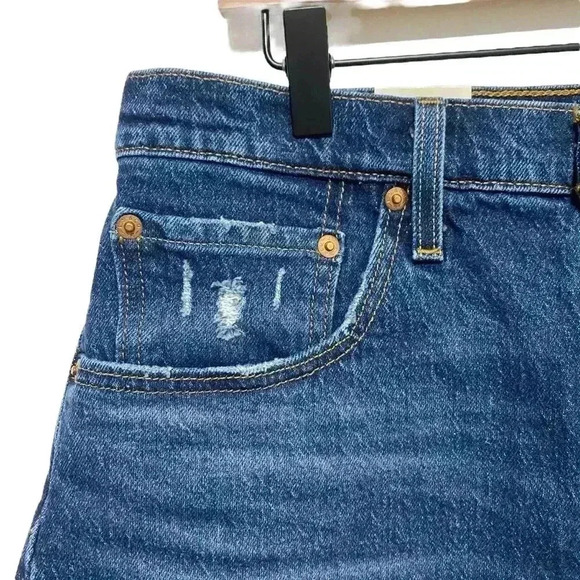 Levi’s 501 Distressed Shorts - Picture 5 of 7